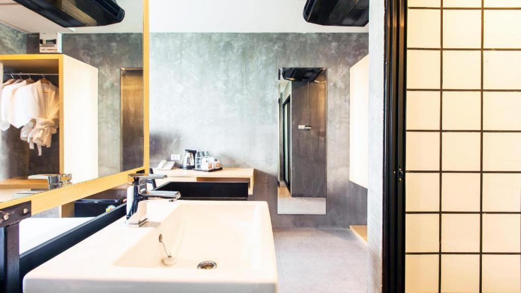B2 Phuket Boutique & Budget Hotel Bagian luar foto